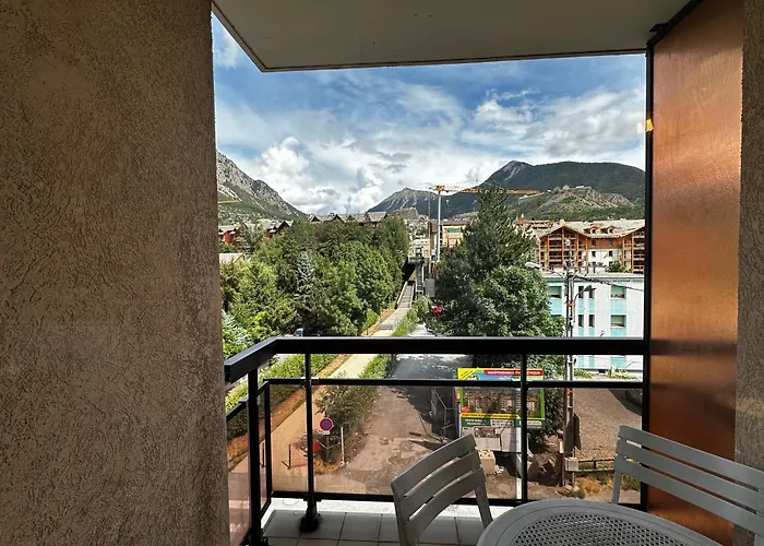 Appartement Centre Ville Pied De Piste Briancon